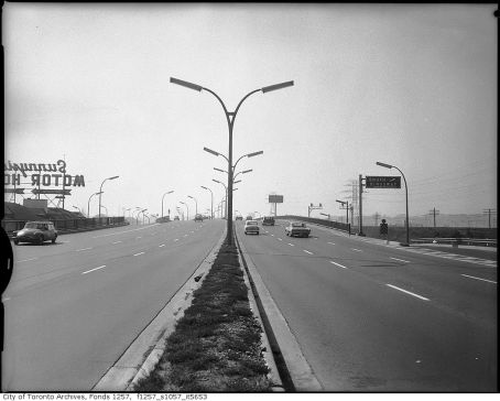 The uncongested Gardiner Expressway, c. 1960 (City of Toronto Archives)
